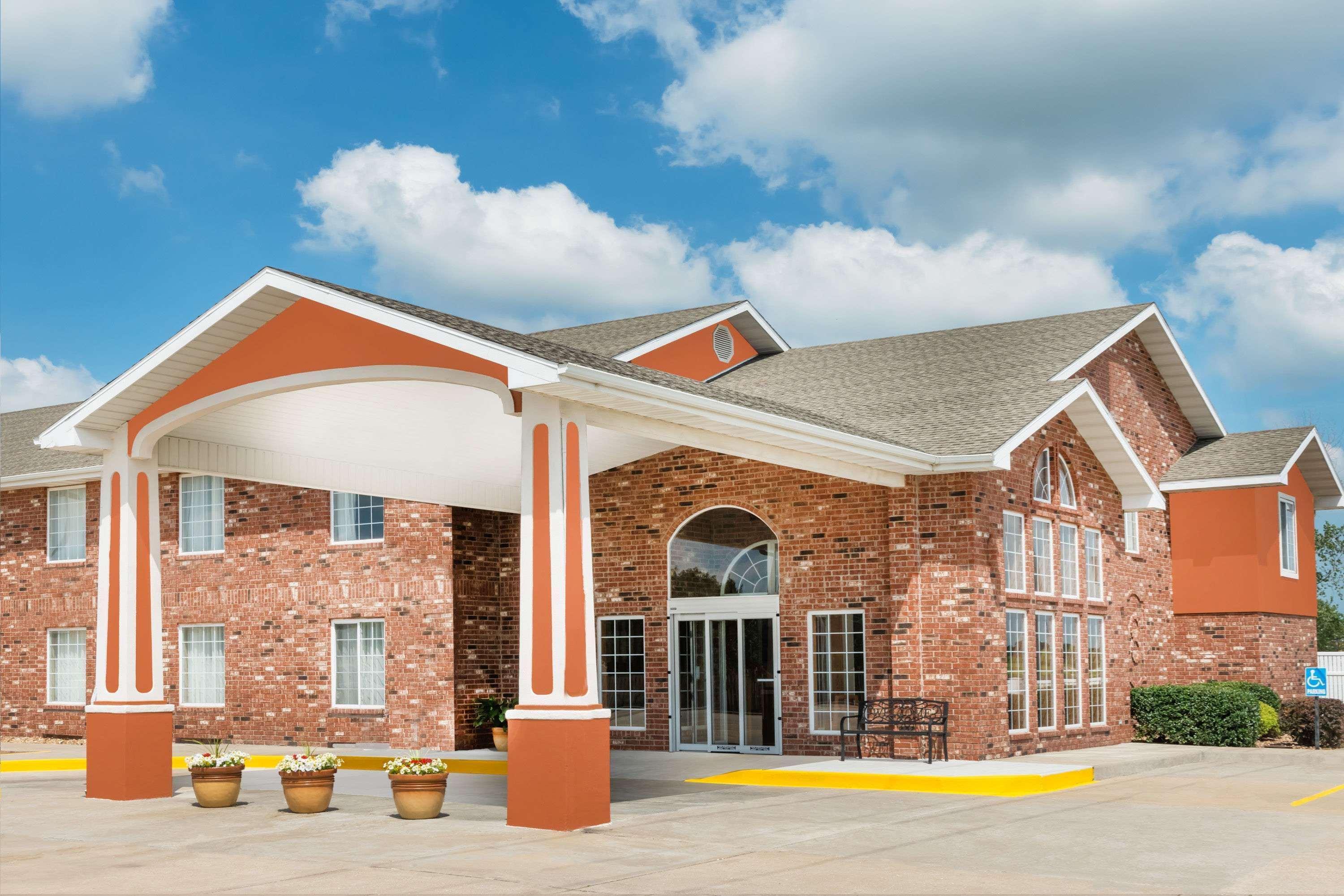 Super 8 By Wyndham Bolivar Exterior photo